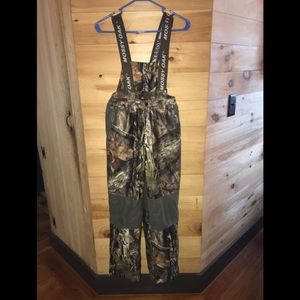 Mossy Oak XL boys camo bib suspenders ski snow pants gently used pockets zip fly